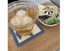 整体らくねふる 大津志賀の雰囲気（施術後は選べるお飲み物と、スイーツでゆっくりお寛ぎください。）