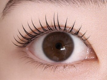 まつげパーマ・パリジェンヌ・アイブロウ専門店menoa明石店【メノア】の写真/根元から立ち上げ自然なぱっちり目元を叶える♪まつげパーマ