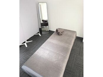 アライメントトウキョウ 恵比寿(Alignment TOKYO)/白とグレーを基調とした店内♪