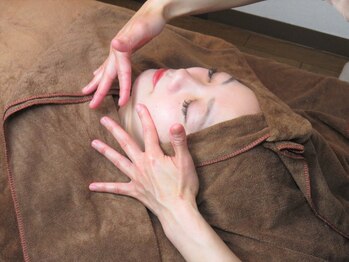 サロンドオッテ(Salon de Otte)の写真/【お肌も心も、深呼吸】完全個室でリラックスして受ける極上ケアで、あなた本来の美しさを呼び覚まします☆