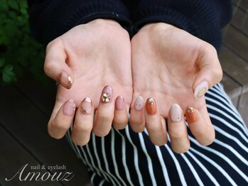 アモウズ(Amouz)の写真/【初回&4週以内オフ無料】大人かわいいジュエリーネイルで、アクセサリーをしているかのような輝く美爪に♪