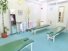 仙台療術センターの雰囲気（センターの内観。清潔、落ち着いた雰囲気で施術を受けられます。）