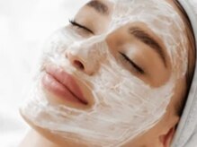 洗顔から施術スタート。メイクをしたままお越しいただけます。