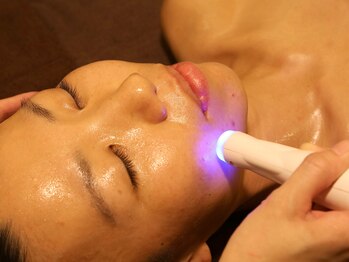 ロマエモイ(ROMA et MOI)/小顔◆マッサージ＋マシンでケア