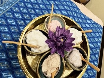 アロカヤ(AROKAYA)の写真/本場タイで厳選!ボディスクラブを贅沢に使用♪デトックス効果抜群★全身オイルマッサージと併用も可能◎