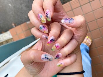 ジーニー(Genie)の写真/600種類越え！HANDもFOOTも豊富なオリジナルカラー&Artデザインでおしゃれ女性の指先を彩る♪色変え無料◎