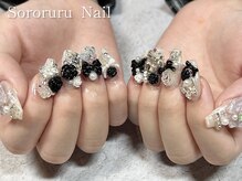ソロルル ネイル(Sororuru Nail)/ぶらっくリボン×薔薇ネイル