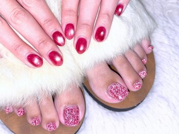 サンスエイジ(Sans age)の写真/夏前の準備期間！普段ネイルができない方も、フットネイルは思い切ったデザインに挑戦◎