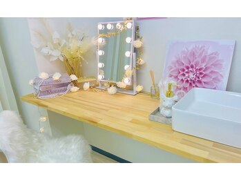 エクシアホワイトニング 徳島店/お化粧直しにお使いください