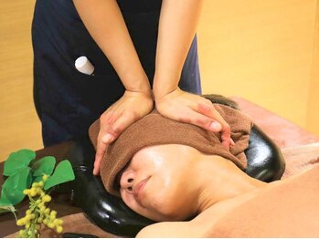 ミヤビナチュラルセラピー 港北TOKYU S.C.(MiYaBi Natural Therapy)の写真/【MiYaBiで大人気★顔面ほぐし】ヘッドスパで血行促進◎視界も広がり目や頭の奥スッキリ！