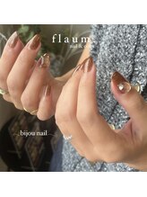 フラウム(flaum.)/大粒ビジューネイル