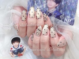 イニシャルドットネイル