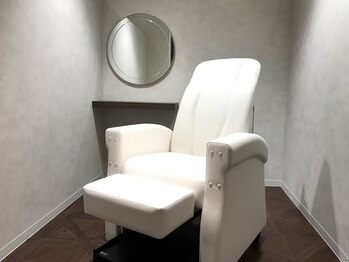 アナスタシア ミアレ ジェイアール京都伊勢丹/JR京都伊勢丹店施術ブース|眉毛