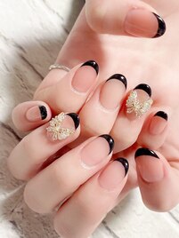黒フレンチネイル