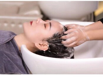 ランベリー 新宿店(Lembellir)の写真/[最強ハイパーEX2］で驚きの小顔＋漢方ヘッドスパデコルテラインでお悩みの方に◎しっかりメンテナンス♪