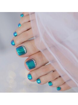 Mimo Nail Salon日暮里店【長さ出し/持ち込みデザイン/パラジェル/フィルイン】の写真/夏に向けてキラキラフットネイルで足元から気分UP！豊富なカラーで輝く指先に☆