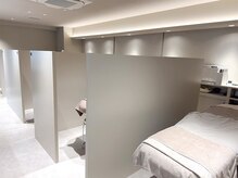 シーボン 渋谷店の雰囲気（明るく広々とした開放的なサロン空間。初めての方も通いやすい）