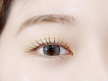 ミーナアイラッシュ(mina eyelash)の写真/自まつ毛と勘違いするほどナチュラルなのに盛れる☆ボリューム/フラットラッシュでメイク時間もぐっと短縮!