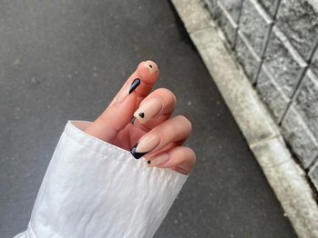 シェリーラメール 渋谷(cherielamer)/変形フレンチネイル ¥7,680