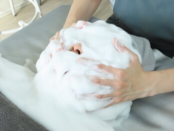 サロン テン(salon TEN)の写真/泡フェイシャルでトラブルの繰り返しに終止符♪ポイントは落ち切ってない汚れの除去！毛穴洗浄で浸透力UP☆