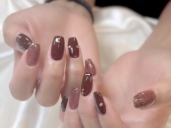 ネイルテリア ココ(nailterior COCO)の写真/肌なじみの良い上品カラーと、計算されたフォルムで春の手元を美しく。シンプルな大人のための洗練ネイル♪