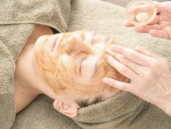 アンナチュラル 錦糸町店(ennatural)の写真/《本気の肌質改善》”剥離無しハーブピーリング”でお肌負担もノンストレス◎施術後から透明感を実感♪