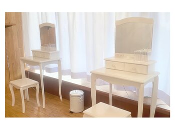 アイモア 四日市店(eye mor.)/メイク直しのドレッサーも完備♪