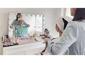 リカラー(Ri color)/韓国のメイクサロンような空間