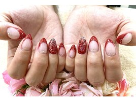 9 キラキラフレンチネイル