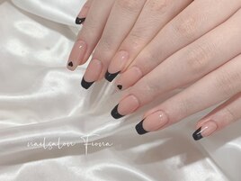 黒フレンチネイル