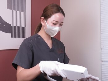 アンドユクス 下北沢(&uks)の写真/【つるんと白玉肌に】お顔の脱毛でしみ、しわも改善！毛穴の開きや黒ずみ、ニキビでお悩みの方にも◎