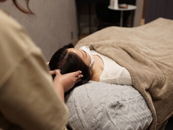 エルデドライ 心斎橋(ERDE ドライ)の写真/《熟睡眠ドライヘッドスパマッサージ》極上ヘッドスパで頭皮を柔らかくして、癒しのリラクゼーション時間を