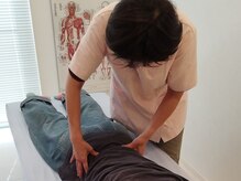 麻謝/カイロプラクティック：施術風景