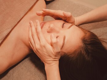 ファンシアジーク(Fanciasieg.)の写真/他では味わえない極上のハンドテクニックでお顔のむくみを解消☆お顔の悩みに合わせた施術で、効果を実感◎
