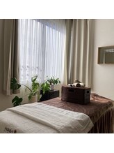 リム ビューティー(RYM BEAUTY)/落ち着いた色味のお部屋とベッド