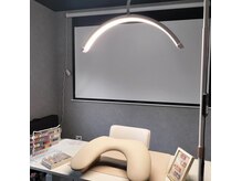 ソエ(Soe)の雰囲気(リクライニングチェアでプロジェクター映像を流しながら施術♪)