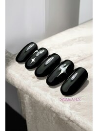 韓国ネイル　艶黒星ネイル