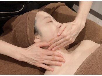 プレミアムボディバランス 草加(Premium Body Balance)の写真/【気になるたるみ改善！フェイスラインUP】頭蓋から引き上げる”360°美顔小顔矯正”｜ほうれい線ケアも◎