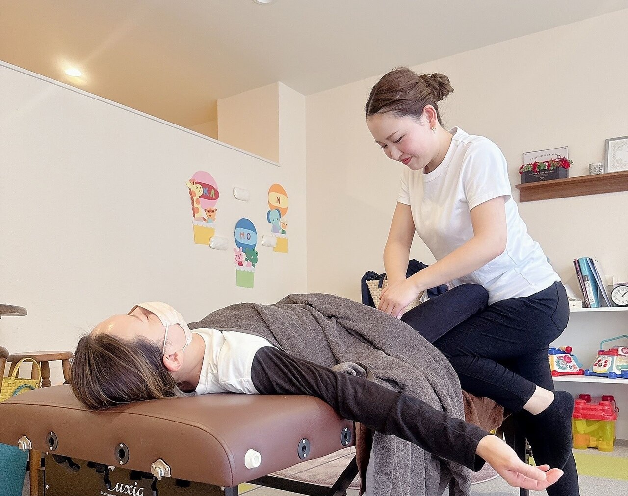 【産後3ヵ月以降のママ】産後骨盤矯正+辛い箇所を1箇所アロマ付き　 70分