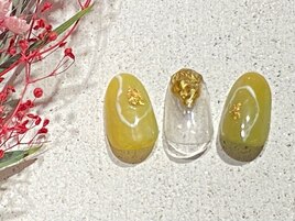 春グリーンのニュアンスネイル