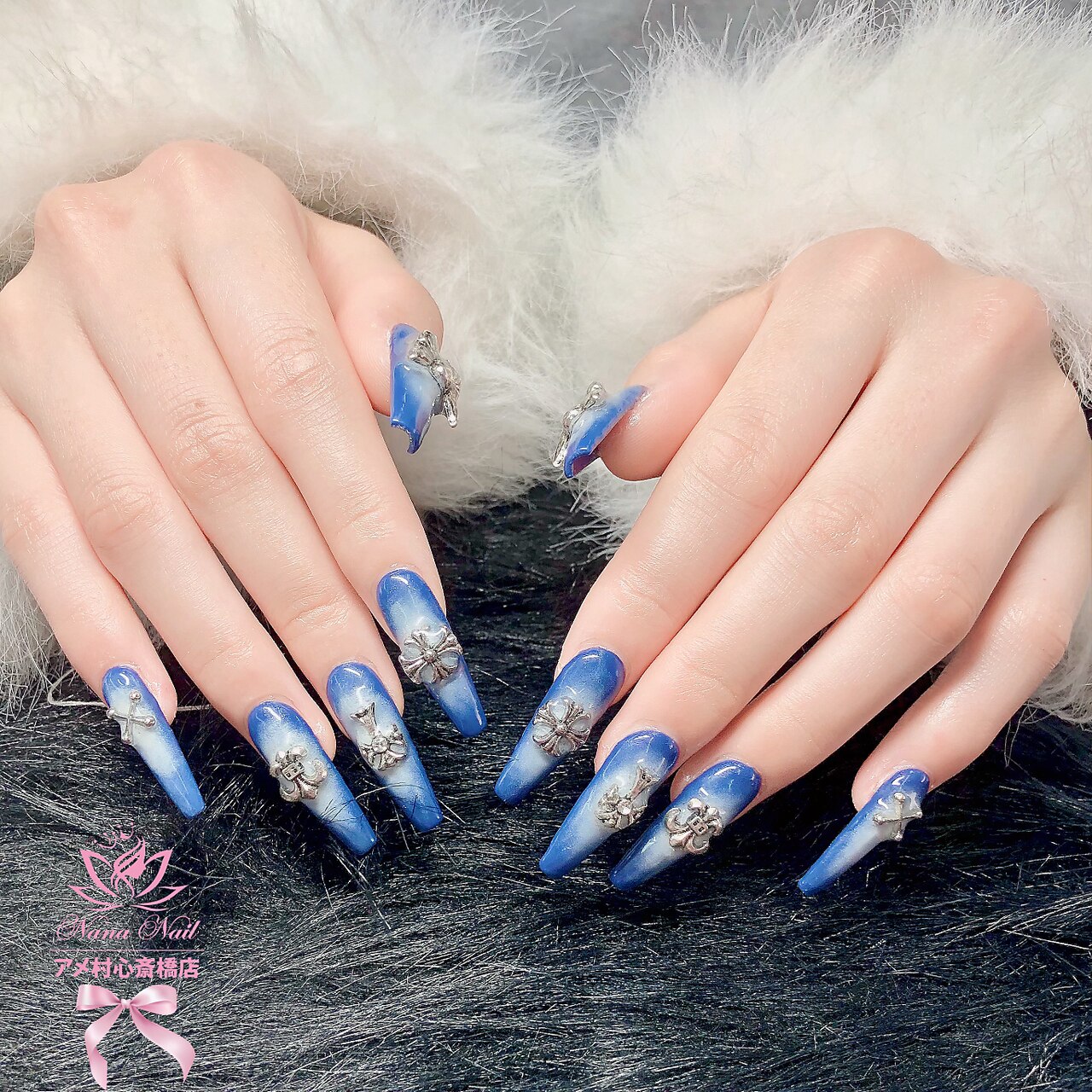 2025年-2026年冬トレンド】ネイビー ハンド ロングのネイルデザイン集
