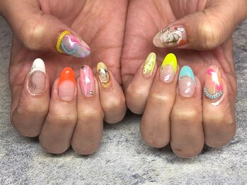 モレリア(morelia)/カラフルフレンチネイル