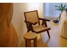 Pierre Jeanneretの椅子を置いて。