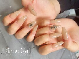 ベージュ色+ゴシック風パーツ