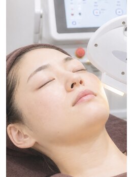 ソエルテ(SOELTE)の写真/最新式光フェイシャルで透明感UP、シミケア、毛穴ケア、リフトアップも叶います