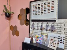 カラーサンプルは豊富！！鏡で撮影する事も出来ます！