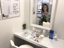清潔感のある広々とした店内☆メイクまで！