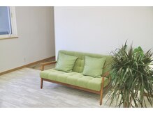 待合のソファでお連れのお子様にお待ち頂くことも可能♪