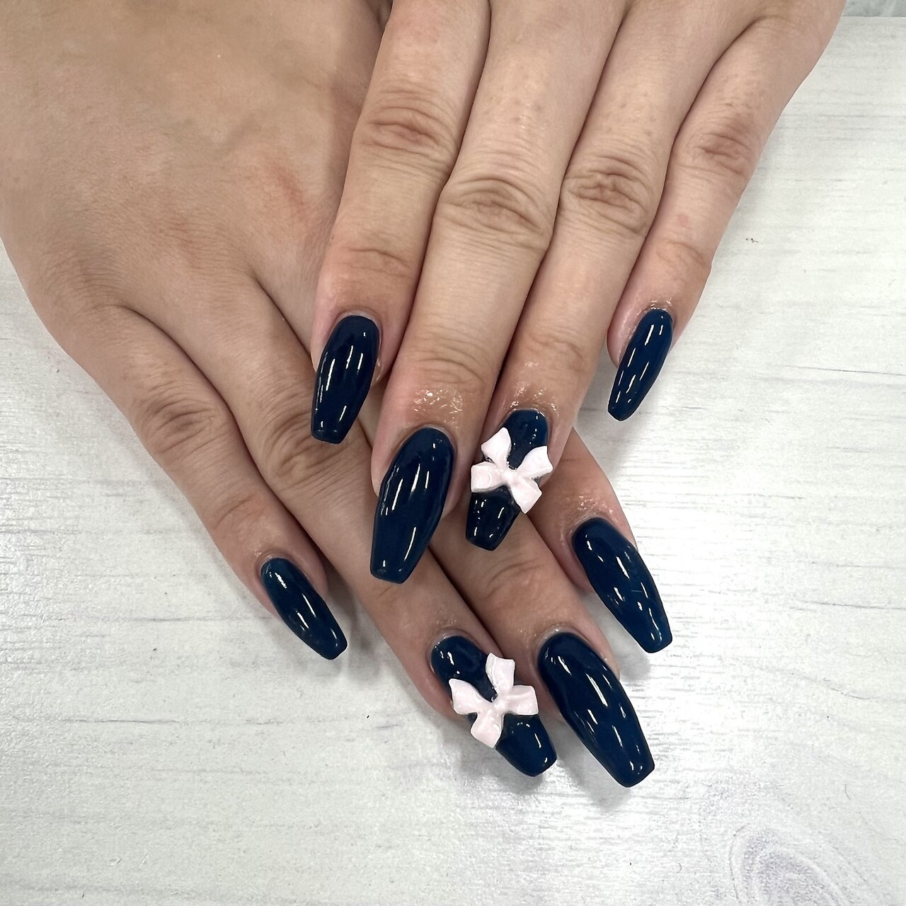 2026年春トレンド】ネイビー ハンド ロングのネイルデザイン集｜人気順