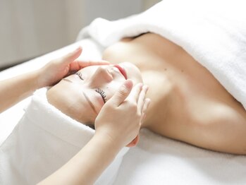 スパ ナナプラス(SPA nana+)の写真/【肌管理/小顔】リフトUP機器で韓流アイドルのような整った小顔と艶肌に♪リンパとの同時施術も対応可能◎